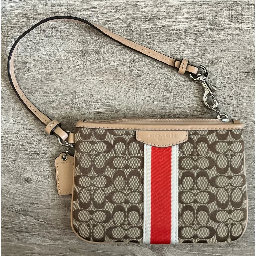 Coach Wristlet BNWOT - Picture 1 of 5